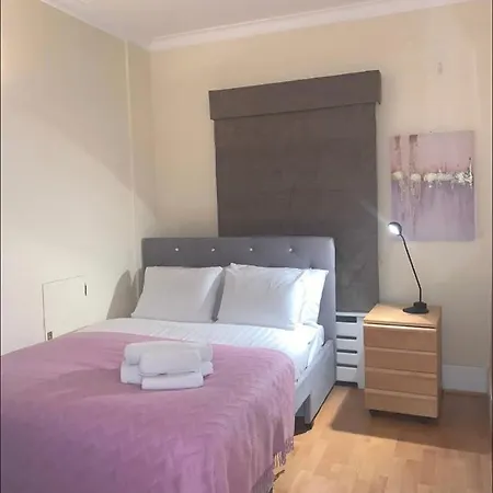One Stop Oxford Street Family House * London