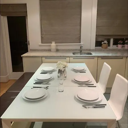 One Stop Oxford Street Family House