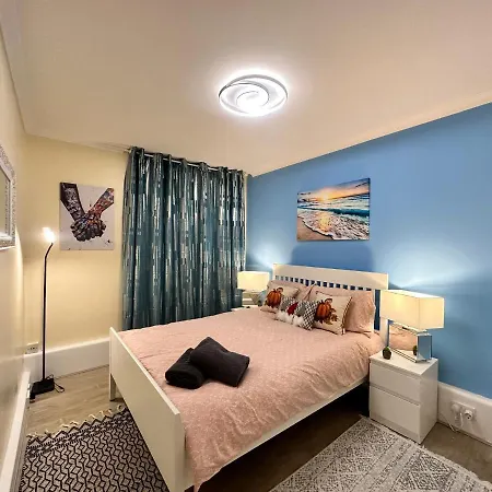 Apartment Posh 2-bedroom, Living Room, Kitchen & 1.5 Bathroom *
