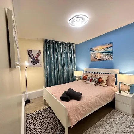Posh 2-bedroom, Living Room, Kitchen & 1.5 Bathroom Apartment London