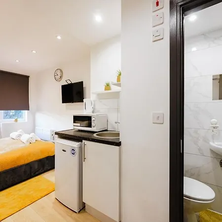 West Drayton Stays Guest house *