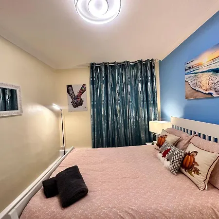 Posh 2-bedroom, Living Room, Kitchen & 1.5 Bathroom * London