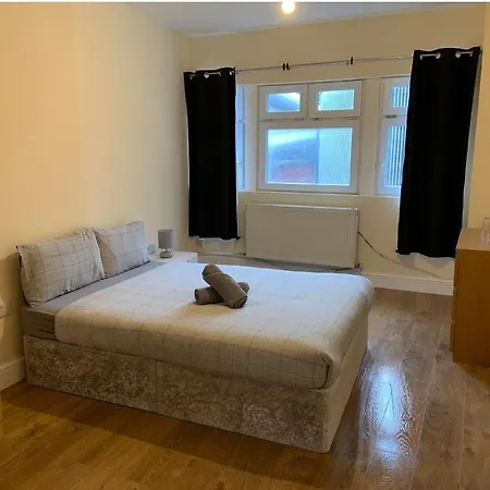 Affordable In Shared Flat, Bridge London