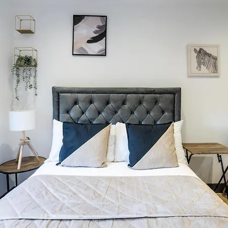 West Drayton Stays Guest house *