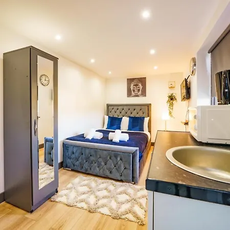 West Drayton Stays Guest house *