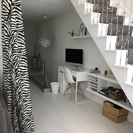 Stunning Richmond Maisionette With Rooftop Patio Apartment *