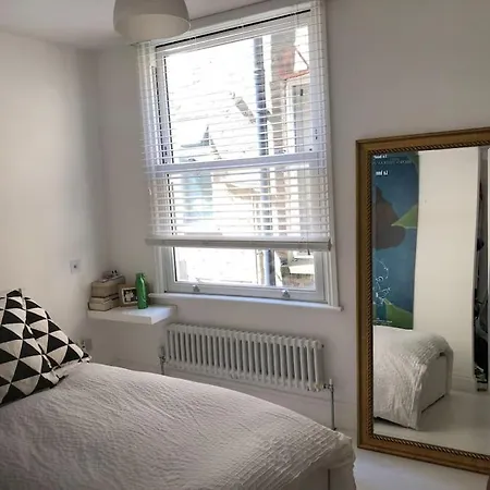 Apartment Stunning Richmond Maisionette With Rooftop Patio Richmond (Greater London)