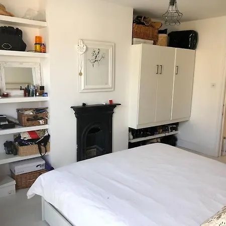Apartment Stunning Richmond Maisionette With Rooftop Patio Richmond (Greater London)
