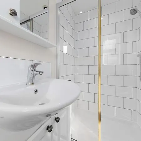 Apartment Flourish - Footbury House - *