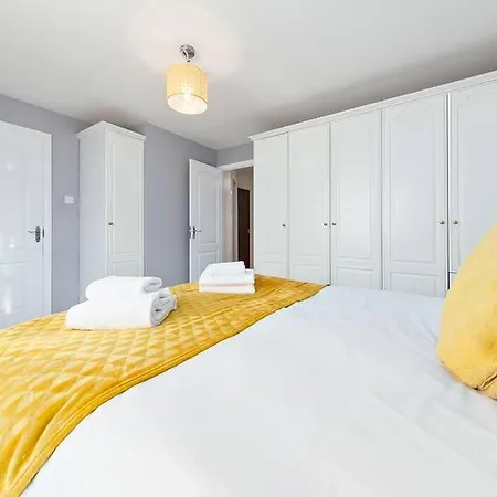 Apartment Flourish - Footbury House - Orpington