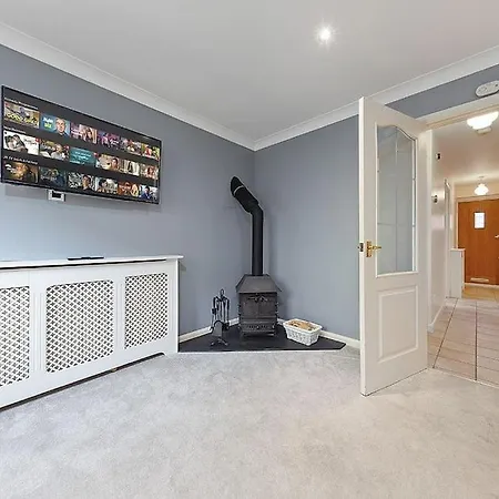 Apartment Flourish - Footbury House -