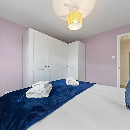 Flourish - Footbury House - Apartment Orpington
