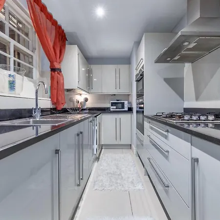شقة Elegant And Chic 2-bedroom Basement In Paddington *