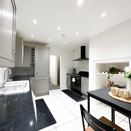 Apartmán Stylish 3 Bed Flat With Garden *