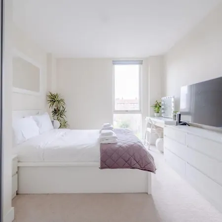 Modern 2 Bedroom Flat In Elephant And Castle