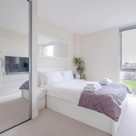 Modern 2 Bedroom Flat In Elephant And Castle London