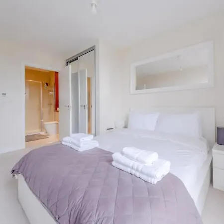 Modern 2 Bedroom Flat In Elephant And Castle *