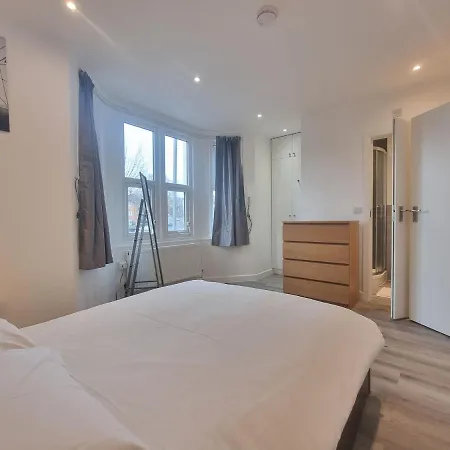 Comfortable Flat In Sw