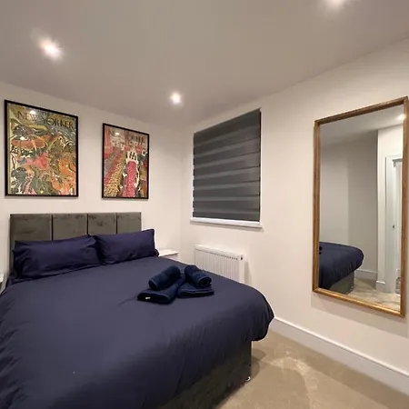 Star London Finchley Lane 2-bed Oasis With Garden דירה *