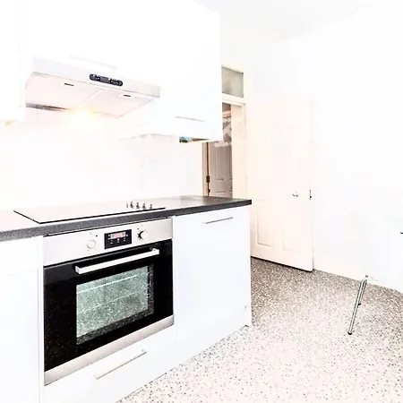 Bond Street Family Apartment