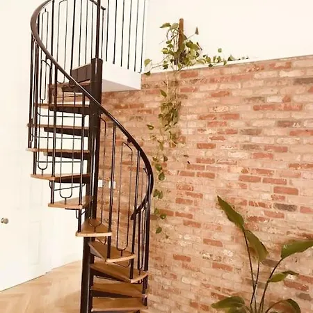 Stylish New Listing! Free Parking, Trendy Location * Londres