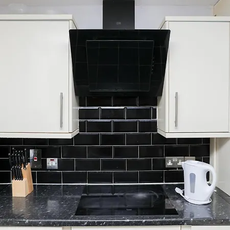 Apartment Entire 3 Bedroom House, 3 Toilets, 2 Baths, Sleep 9 With Free Parking Thamesmead (Greater London)