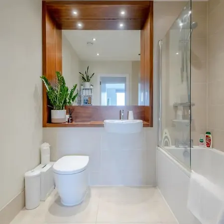 Modern 2 Bedroom Flat In Elephant And Castle