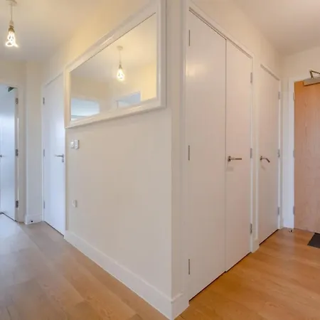 Modern 2 Bedroom Flat In Elephant And Castle *