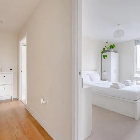 Modern 2 Bedroom Flat In Elephant And Castle