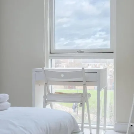 Modern 2 Bedroom Flat In Elephant And Castle Apartment London