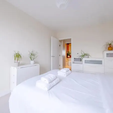 Modern 2 Bedroom Flat In Elephant And Castle Apartment