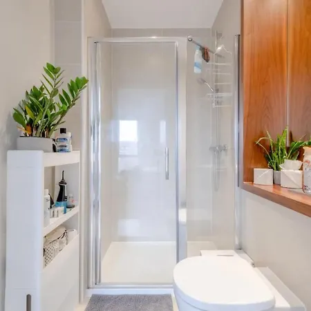 Modern 2 Bedroom Flat In Elephant And Castle Apartment *