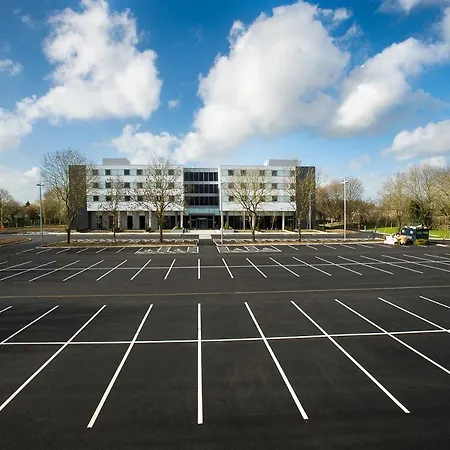Heston Hyde Hotel 4*