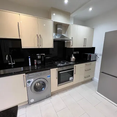 4 Wharncliffe Drive Guest house Hanwell