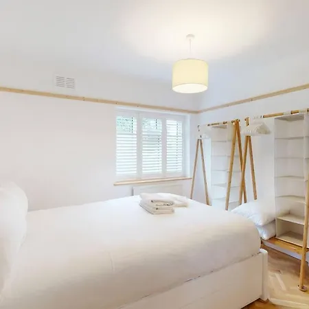 Stunning 2 Bed Flat In Richmond * Kew