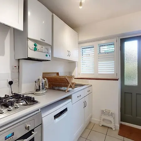 Stunning 2 Bed Flat In Richmond *