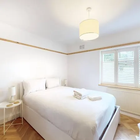 Stunning 2 Bed Flat In Richmond * Kew