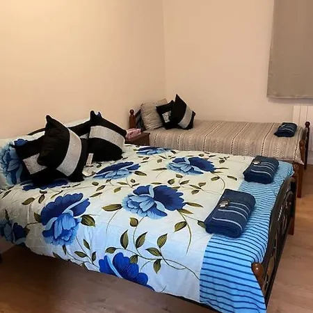 Apartmán 004- Brand New 1 Bedroom F1 *