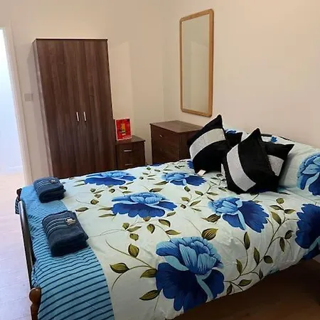 004- Brand New 1 Bedroom F1 Apartmán Ealing