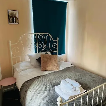 2 Bedroom Flat On Tottenham High Rd. Apartamento Londres