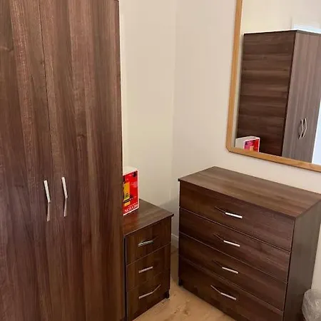 Apartmán 004- Brand New 1 Bedroom F1 *