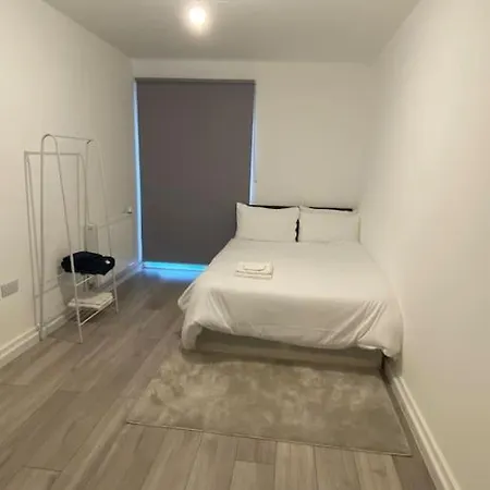 Apartment East London - 2 Bed With Parking