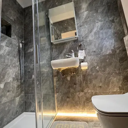 Homestay En-suite Cheerful Room. *