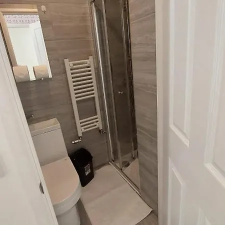 Double En-suite Available In 3 Bed Apt