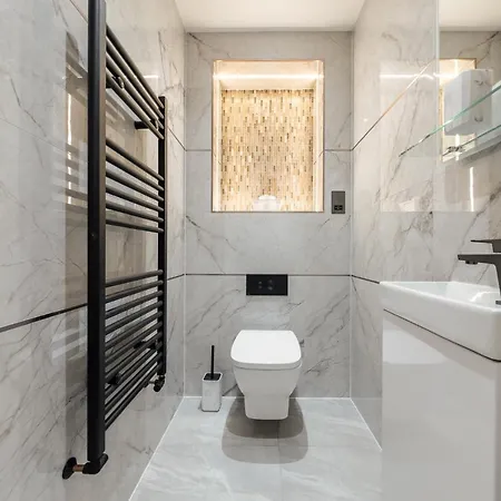 Dom wakacyjny Brand New Luxury House - Sleeps 8 *