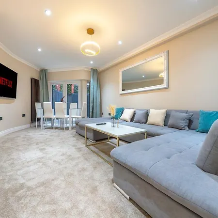 Brand New Luxury House - Sleeps 8 * Londyn