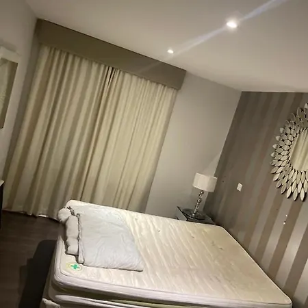 Luxurious Furnished 아파트