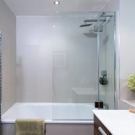 Luxury 4 Bed * London