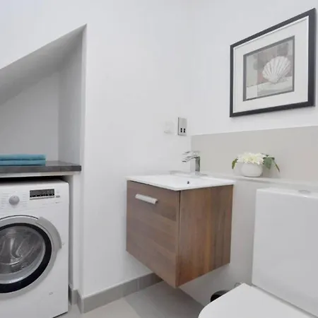 Luxury 4 Bed * London