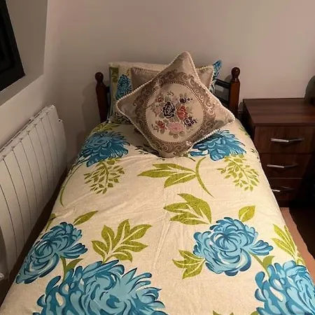 011- One Bedroom In F3 Apartment Ealing